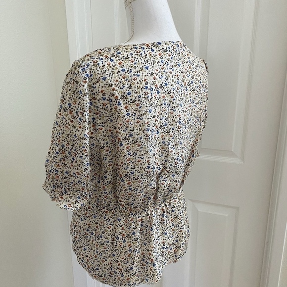 Silk V-Neck Peplum Popover Top in Fieldwalk Floral - Picture 5 of 9